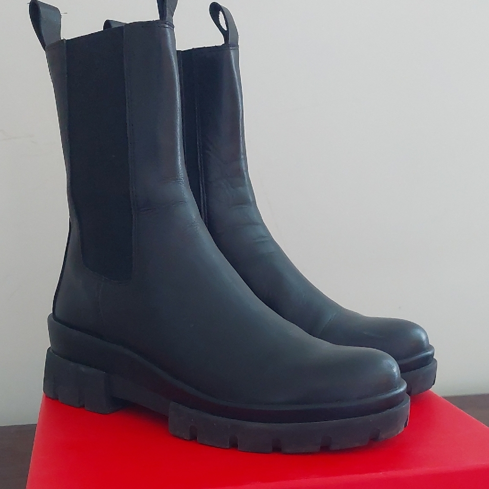 Black Chunky Chelsea Boots